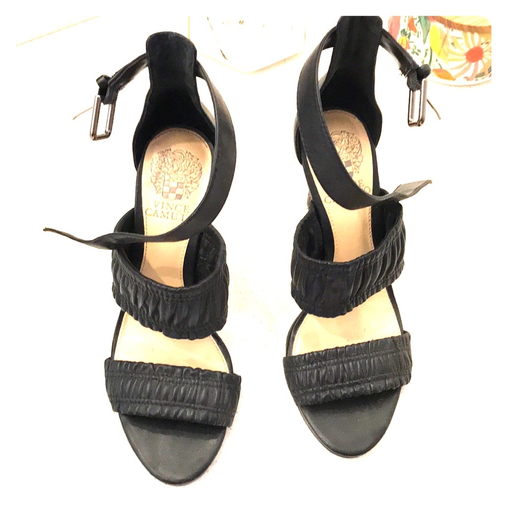 VINCE CAMUTO genuine leather pumps